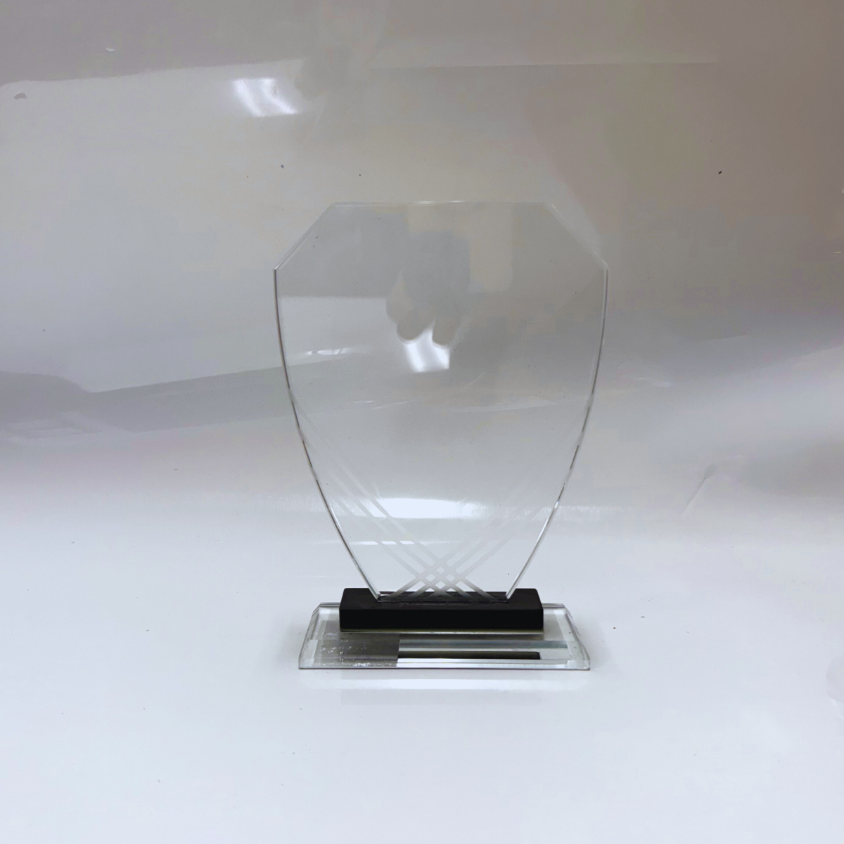 Placa Cristal Escudo base negra