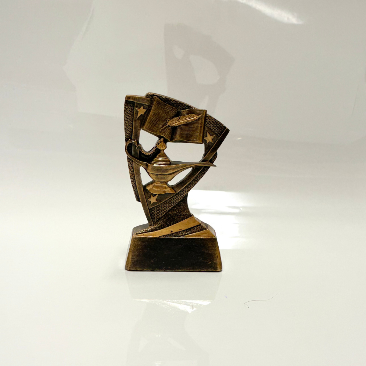 Trofeo Triangulo Lampara y Libro