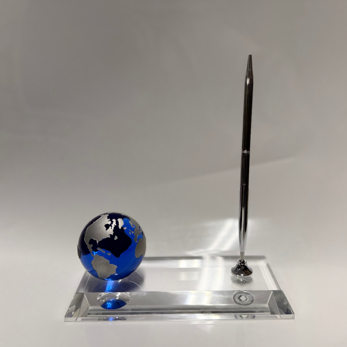 Stand de Boligrafo con Mundo