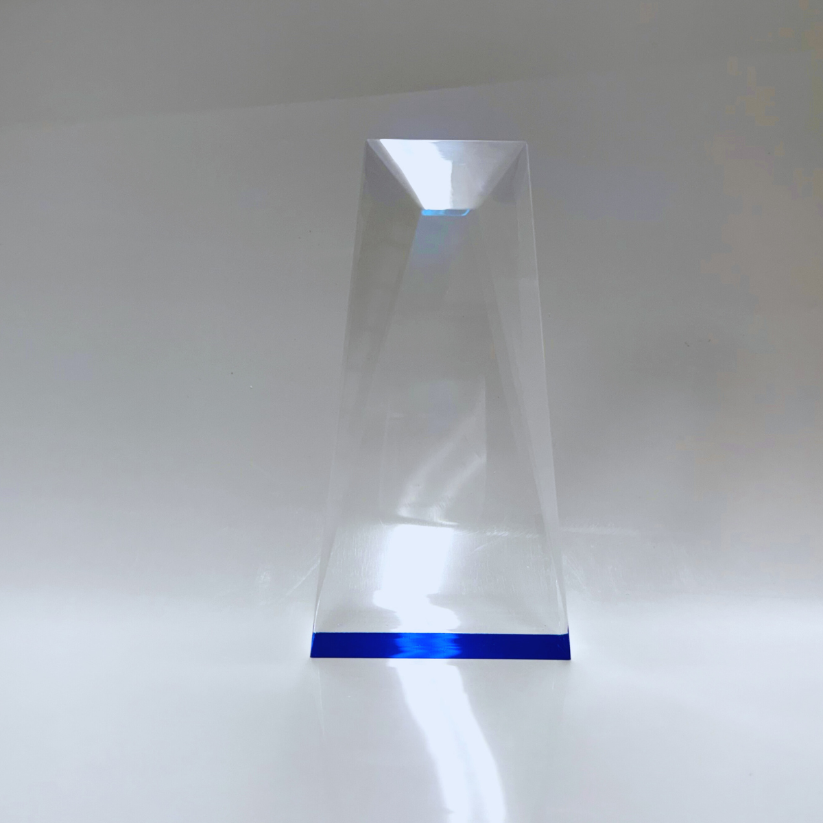 Piramide Acrílico Base Azul